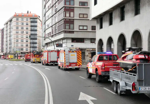O Concello da Coruña compra un camión de bombeiros de última xeración especializado en excarceracións en estrada